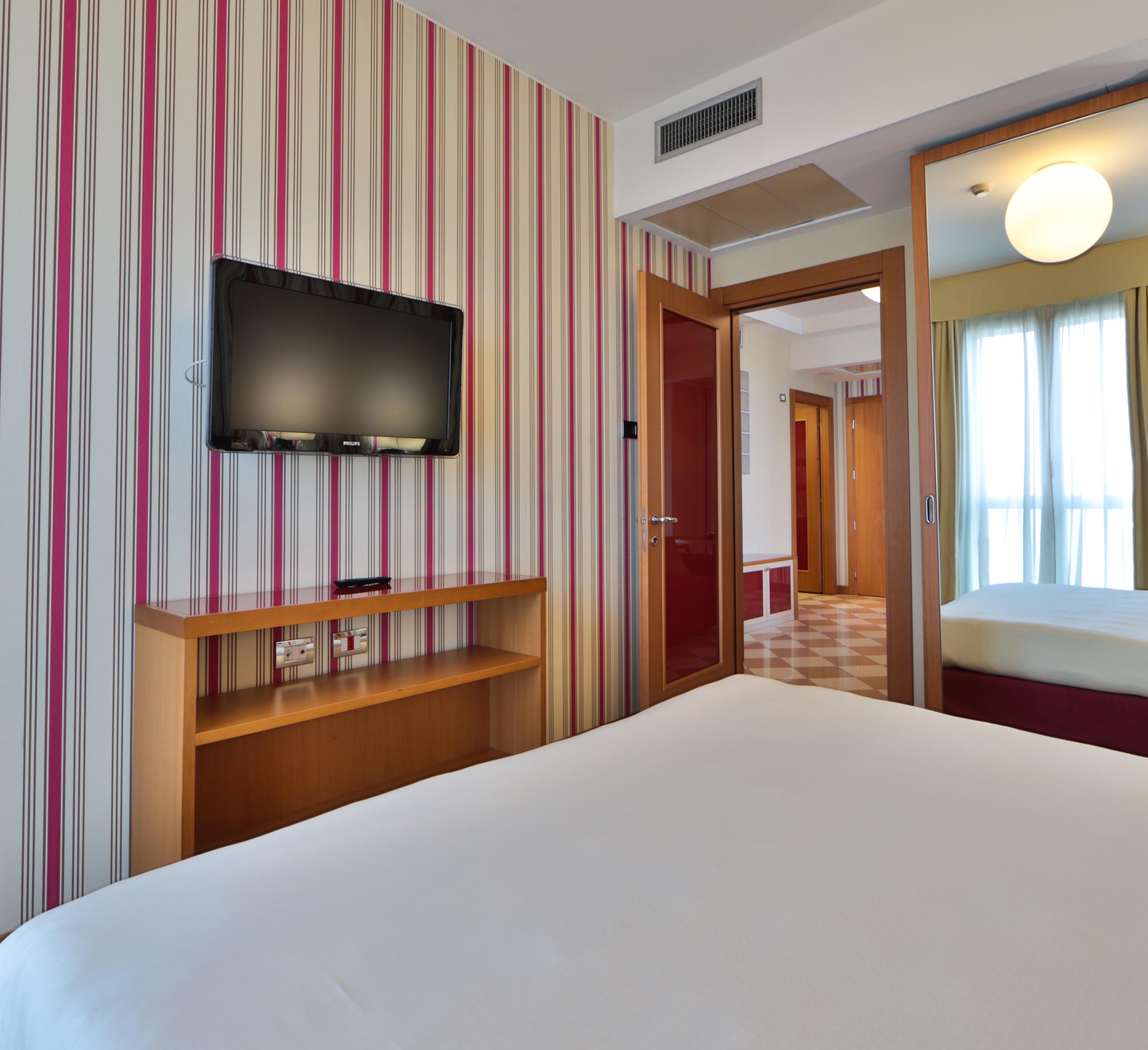 Una Hotels The One Milano Hotel & Residence San Donato Milanese Esterno foto