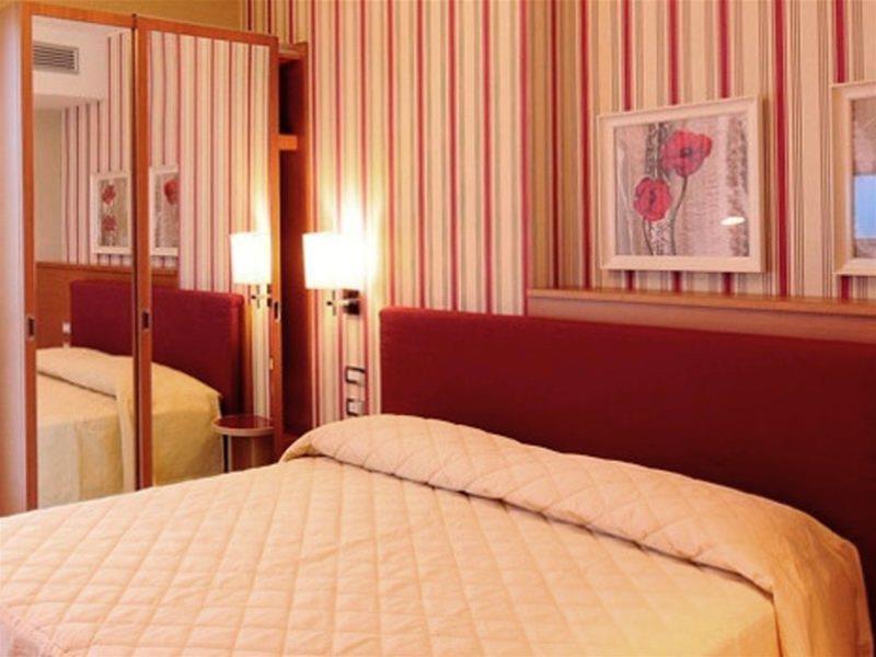 Una Hotels The One Milano Hotel & Residence San Donato Milanese Esterno foto